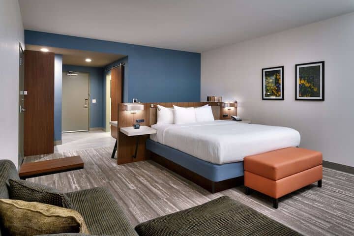 Room 25 of 61