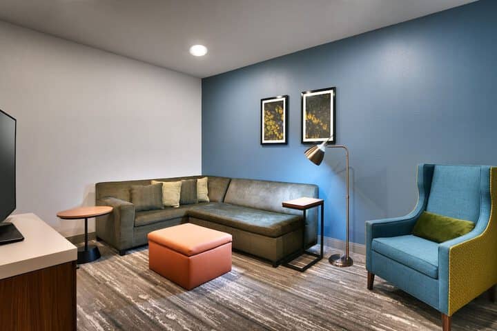 Room 5 of 61